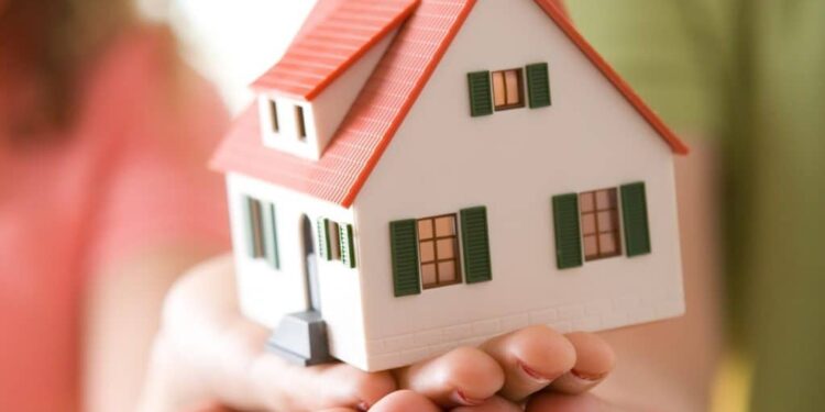 Trung tâm tư vấn pháp luật Toàn Tâm (TTLCC): Làm sao lấy lại tài sản đang bị vợ cũ chiếm giữ – Không kết hôn có được đăng ký khai sinh cho con?