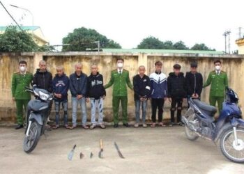 Bắt nhóm thiếu niên dùng hung khí cướp tài sản