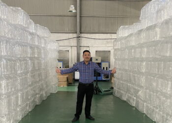 DOANH NHÂN HOÀNG VĂN THUẬN: LÀM GIÀU TỪ CHAI LỌ TRÊN QUÊ HƯƠNG NHÃN LỒNG