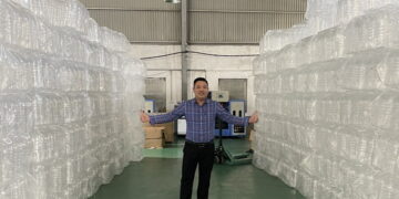 DOANH NHÂN HOÀNG VĂN THUẬN: LÀM GIÀU TỪ CHAI LỌ TRÊN QUÊ HƯƠNG NHÃN LỒNG