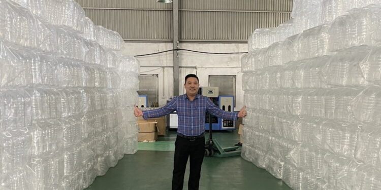 DOANH NHÂN HOÀNG VĂN THUẬN: LÀM GIÀU TỪ CHAI LỌ TRÊN QUÊ HƯƠNG NHÃN LỒNG