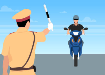 Trung tâm tư vấn pháp luật Toàn Tâm (TTLCC): Cảnh sát giao thông có được quyền kiểm tra cốp xe, ví của lái xe và được gửi quyết định xử phạt về cơ quan?