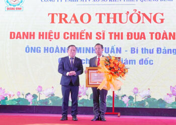 Công ty Xổ số Quảng Bình đón nhận Huân chương Lao động hạng Nhất