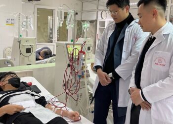 Viện IRLIE phối hợp Viện IMRIC đến thăm, tặng quà bệnh nhân nghèo Phan Trọng Nguyên sinh viên trường Đại học Y Hà Nội