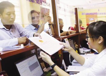 Thẩm quyền cấp Giấy chứng nhận quyền sử dụng đất tách riêng vai trò quản lý nhà nước với dịch vụ công của cơ quan đăng ký