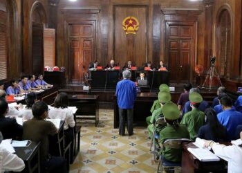 Sự tham dự của điều tra viên tại phiên tòa theo quy định của Bộ luật Tố tụng hình sự