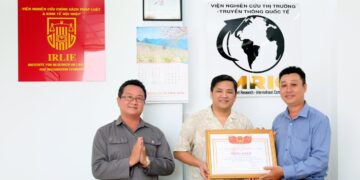 Ông Phan Mạnh Hùng – CEO Cty Mays Ruviteks (Liên bang nga) thăm và chúc Tết Viện IMRIC và Viện IRLIE