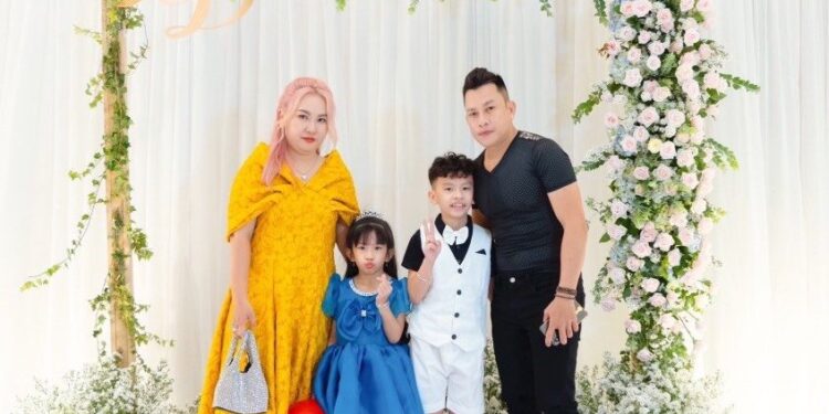 Diễn viên Thế Phong: Từ chàng trai bán điện thoại, trở thành nam chính trong phim Ngã Đời