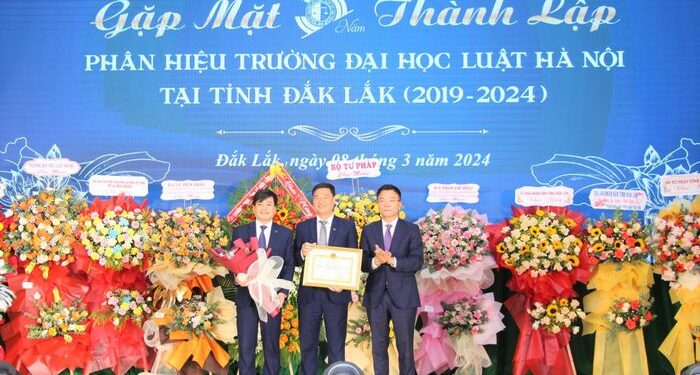 Bộ trưởng Tư pháp giao nhiệm vụ cho Phân hiệu Đại học Luật Hà Nội tại Đắk Lắk