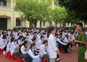 Dạy con hiểu luật để tránh xa ma túy