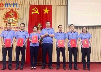 VKSND tỉnh Tiền Giang trao quyết định về công tác cán bộ