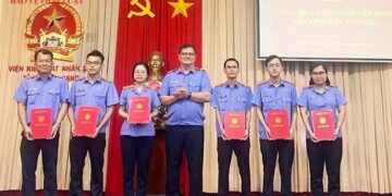 VKSND tỉnh Tiền Giang trao quyết định về công tác cán bộ