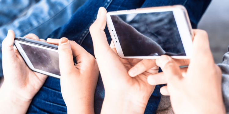 Quyền về đời sống riêng tư trên các nền tảng mạng xã hội –  góc nhìn từ thực tiễn và pháp lý