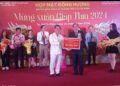 Ông Hồ Minh Sơn – Giám đốc Trung tâm tư vấn pháp luật Toàn Tâm; Tạp chí Nhiếp ảnh và Đời sống trao nhà tình thương cho gia đình khó khăn tại huyện Bình Đại