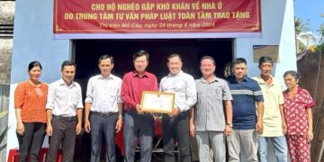 Trung tâm tư vấn pháp luật Toàn Tâm (TTLCC) phối hợp UBND Thị trấn Mõ Cày tổ chức lễ Khánh thành và bàn giao nhà tình thương cho ông Võ Văn Năm