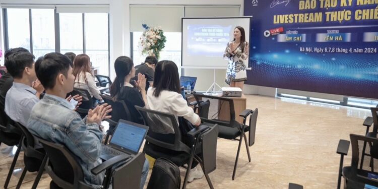 LYNCHA: Tổ chức khoá đào tạo ngắn hạn livestream bán hàng hút giới trẻ