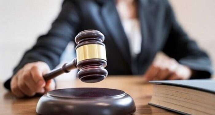 Kỳ quặc tòa án bán đấu giá bao cao su của người bị thi hành án