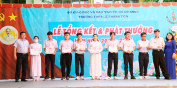 Trường trung học phổ thông Lê Thánh Tôn tổng kết và phát thưởng năm học 2023-2024