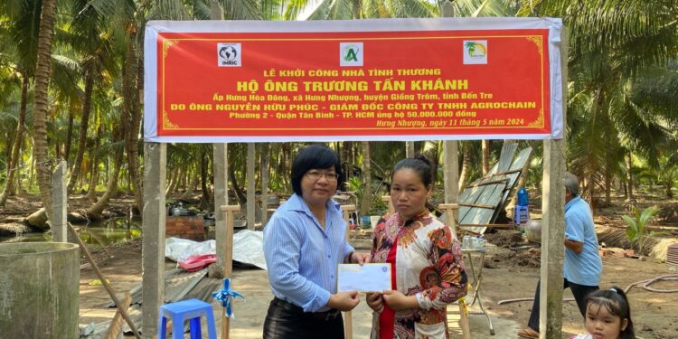 Viện IMRIC và Viện IRLIE phối hợp UBND xã Hưng Nhượng (Giồng Trôm – Bến Tre): Khởi công xây dựng nhà tình thương cho người nghèo