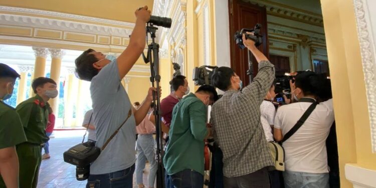 Dự thảo Luật Tổ chức TAND sửa đổi: Hạn chế nhà báo ghi âm, ghi hình tại tòa-Lợi bất cập hại