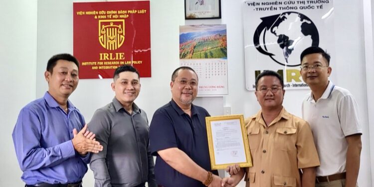 Công bố, trao Quyết định bổ nhiệm cố vấn Viện Nghiên cứu Thị trường – Truyền thông Quốc tế và Viện Nghiên cứu Chính sách pháp luật&Kinh tế hội nhập