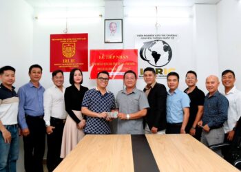 Viện Nghiên cứu Thị trường – Truyền thông Quốc tế và Viện Nghiên cứu Chính sách pháp luật&Kinh tế hội nhập: Tiếp nhận kinh phí xây dựng “Nhà tình thương” cho người nghèo