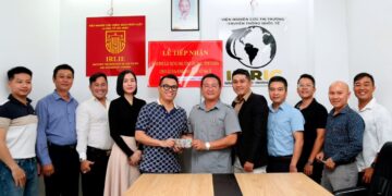 Viện Nghiên cứu Thị trường – Truyền thông Quốc tế và Viện Nghiên cứu Chính sách pháp luật&Kinh tế hội nhập: Tiếp nhận kinh phí xây dựng “Nhà tình thương” cho người nghèo