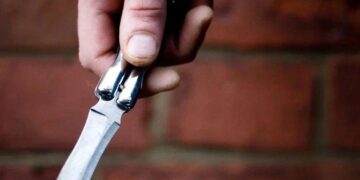 Án Tây-Luật Ta: Hình phạt nào cho nữ sinh 13 tuổi đâm dao tại trường học?