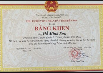 Ông Hồ Minh Sơn –Chủ tịch HĐQL Viện IRLIE, Tạp chí Nhiếp ảnh và Đời sống, GĐ Trung tâm tư vấn pháp luật Toàn Tâm vinh dự nhận bằng khen từ Chủ tịch UBND tỉnh Bến Tre