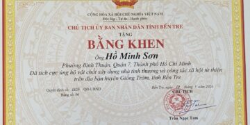 Ông Hồ Minh Sơn –Chủ tịch HĐQL Viện IRLIE, Tạp chí Nhiếp ảnh và Đời sống, GĐ Trung tâm tư vấn pháp luật Toàn Tâm vinh dự nhận bằng khen từ Chủ tịch UBND tỉnh Bến Tre