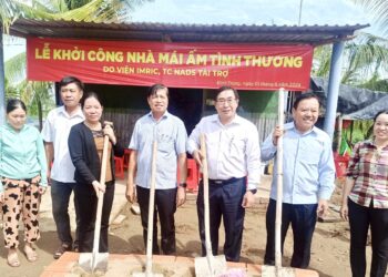 Viện IMRIC – Viện IRLIE, TC Nhiếp ảnh và Đời sống: Khởi công xây dựng nhà tình thương cho người nghèo tại xã Định Trung (Bình Đại, Bến Tre)