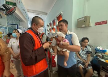 Chùa Pháp Vân (Tân Phú): Trao gần 300 suất quà cho bệnh nhi tại Bệnh viện Nhi Đồng 1 và 2
