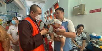 Chùa Pháp Vân (Tân Phú): Trao gần 300 suất quà cho bệnh nhi tại Bệnh viện Nhi Đồng 1 và 2