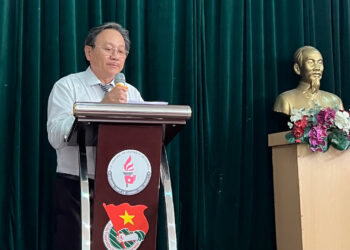 Trường THPT Lê Thánh Tôn (Quận 7 – TP.HCM) tổ chức kết nạp Đảng cho học sinh