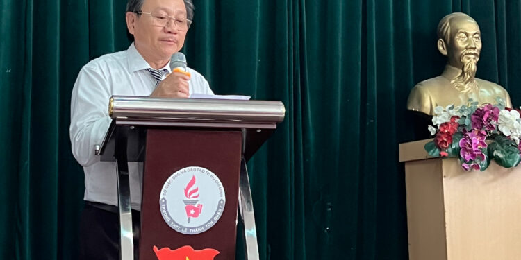 Trường THPT Lê Thánh Tôn (Quận 7 – TP.HCM) tổ chức kết nạp Đảng cho học sinh