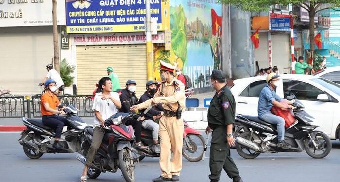 Thượng tôn pháp luật để xây dựng văn hóa giao thông an toàn