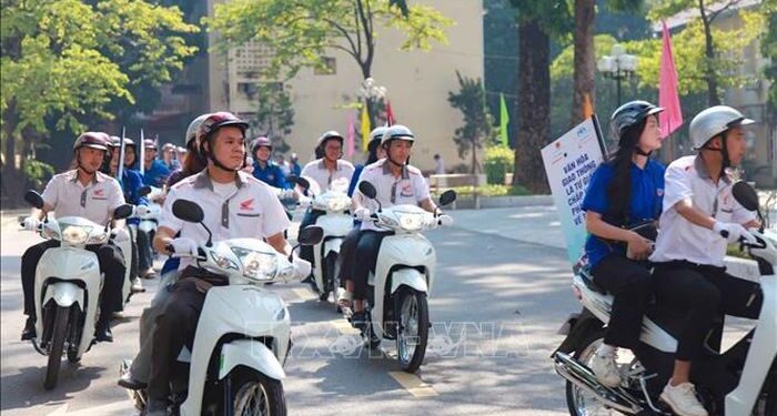 Phát động học sinh, sinh viên chấp hành pháp luật về an toàn giao thông