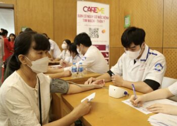 Hơn 1 nghìn người được khám tầm soát miễn phí bệnh tim mạch, thận