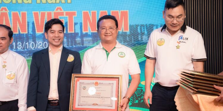 Ông Hồ Minh Sơn được Hiệp hội VFAEA tôn vinh góp phần xây dựng, phát triển “Nông nghiệp – nông dân – nông thôn” năm 2024