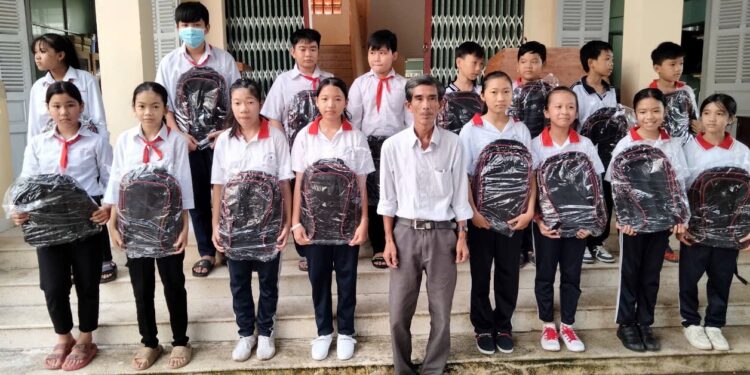 Viện IMRIC – Viện IRLIE phối hợp Tạp chí Doanh nghiệp và Trang trại Việt Nam tiếp sức cho học sinh hiếu học vượt khó tỉnh Bến Tre