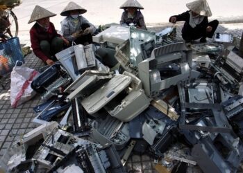 Lạm bàn mối lo về môi trường và sức khỏe đối với rác thải điện tử