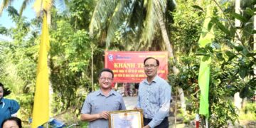 Ông Hồ Minh Sơn vinh dự tiếp tục đón nhận Bằng khen của Chủ tịch UBND tỉnh Bến Tre