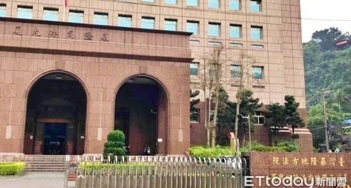 Người bố lập tức kiện con gái đi tù 2 tháng khi phát hiện bất động sản của mình ‘cất cánh’