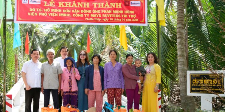 Khánh thành, đưa vào sử dụng cầu dân sinh tại xã Phước Hiệp (Mỏ Cày Nam, Bến Tre), trao quà cho người dân ngay trước thềm năm mới Ất Tỵ 2025