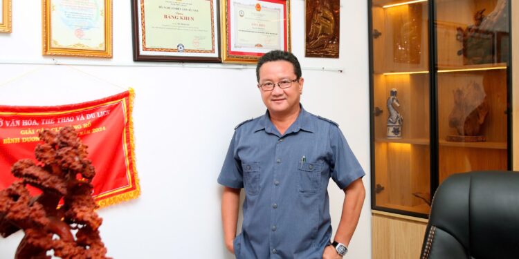 Phân tích yếu tố pháp lý liên quan vụ tát người khuyết tật và người 16 tuổi chặn đường cướp tài sản bị xử lý thế nào?