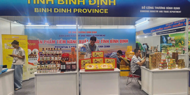 Bình Định đưa đặc sản đất võ đến với Hội chợ Hàng Việt Nam tiêu biểu xuất khẩu 2025