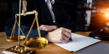 2 luật sư bị tạm đình chỉ tư cách thành viên vì liên quan đến mạng xã hội