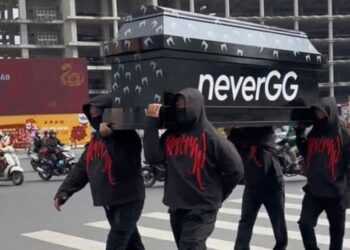 Phân tích yếu tố pháp lý liên quan nhóm người khiêng quan tài diễu phố và đòi nợ sai cách, hàng loạt chủ nợ tự đẩy mình vào vòng lao lý, thậm chí mất mạng