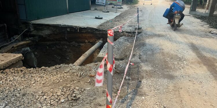 Công trình thi công dang dở gây ô nhiễm kéo dài: Một ví dụ điển hình của vi phạm môi trường