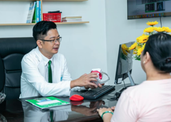 ThS.BS Nguyễn Quang Tiến – CEO Bệnh viện Răng Hàm Mặt Sài Gòn (https://benhvienranghammatsg.vn/) hướng dẫn cách xử lý khi lợi bị thâm đen